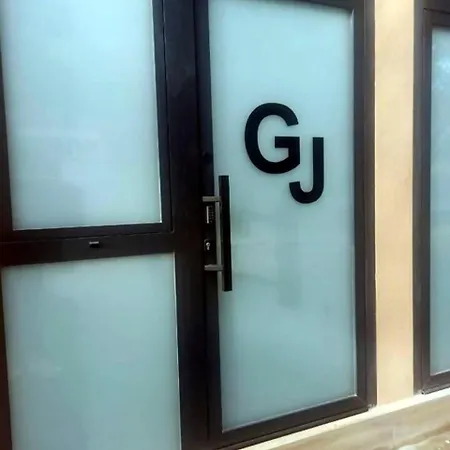 Guillem Jáfer - Roig Arena Apartamento