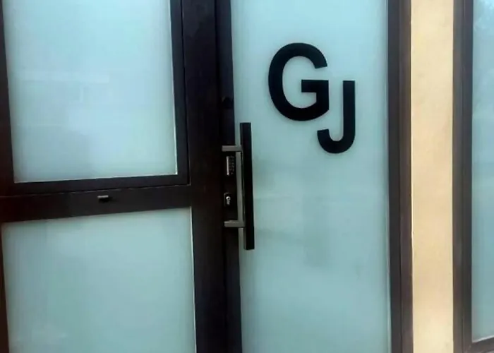 Guillem Jafer - Roig Arena Appartement